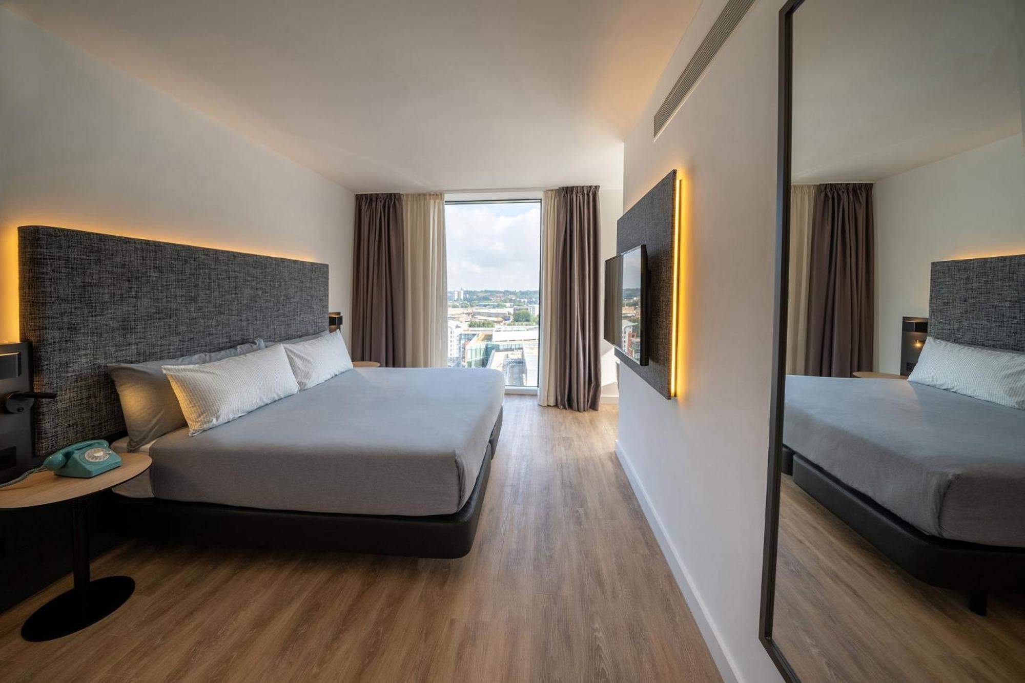 Townhouse Room,1771256416:JPEG