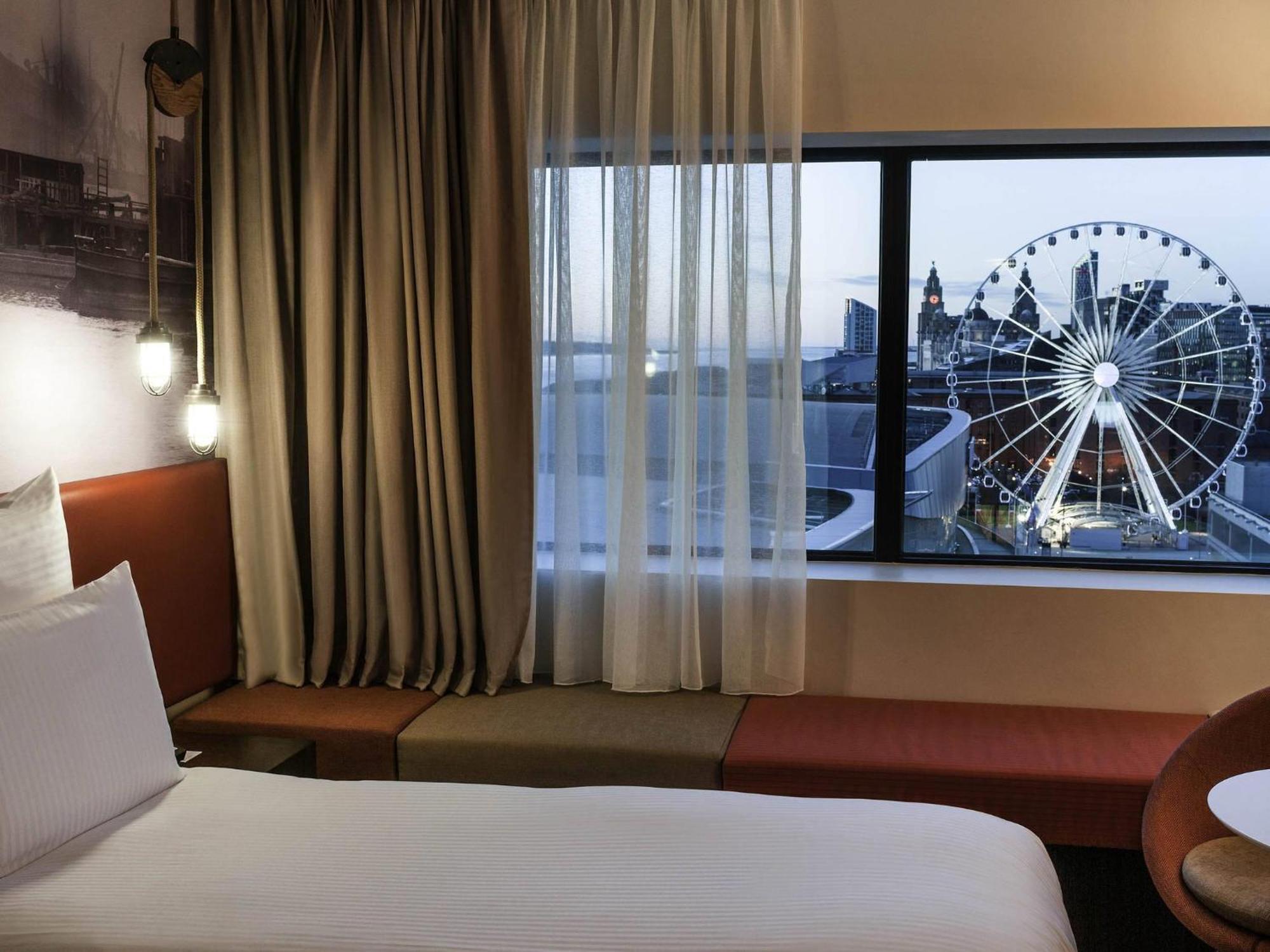 Superior Zimmer mit Kingsize-Bett und Flussblick